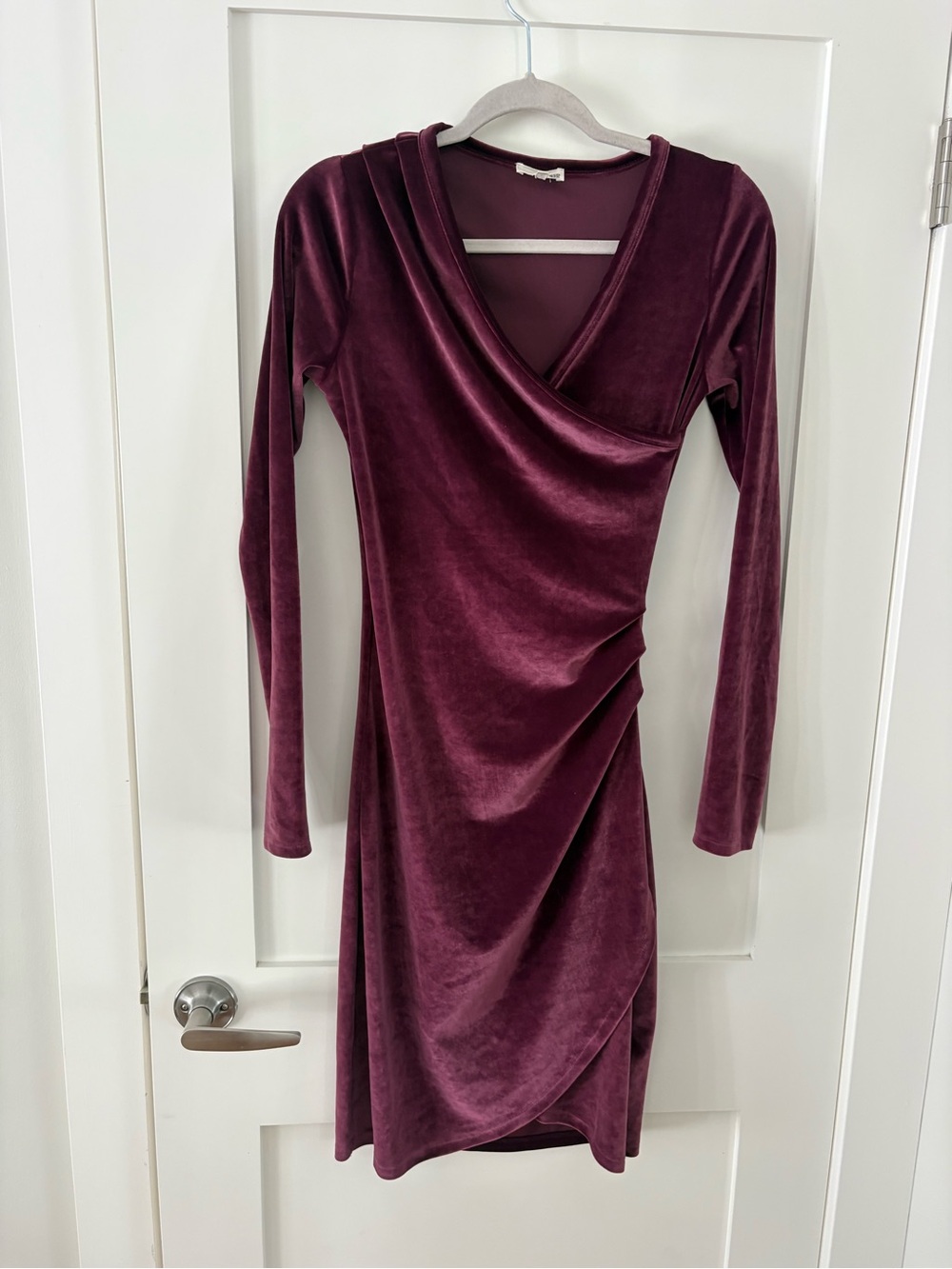 Wilfred Free Klum burgundy velvet wrap dress v-neck ruched side detail sz small